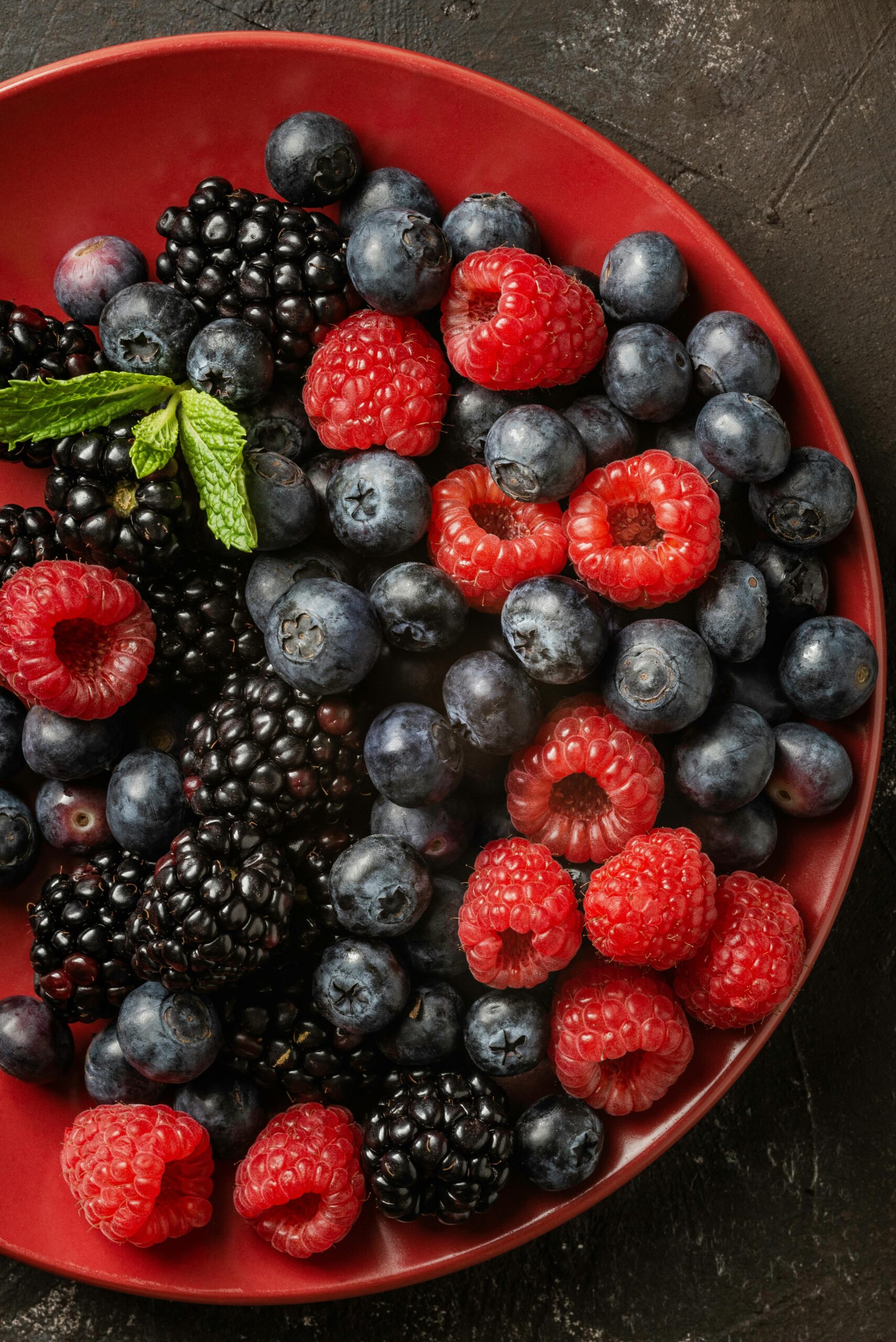 Superfood Spotlight: The Ultimate Guide to Berries – Nature’s Antioxidant Powerhouses